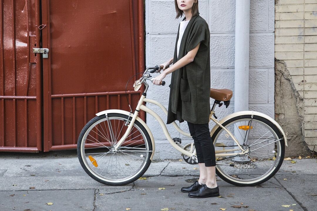 Ragazza in bici