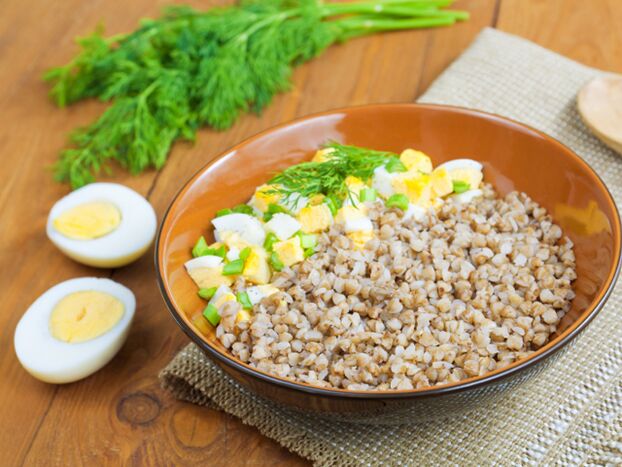 Grano saraceno con uovo sodo